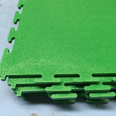 工业地板厂家 大小规格供应 来色定做PVC塑胶地垫 锁扣塑胶地板图片_高清图_细节图-上海欣运塑胶制品 -